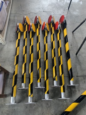 雙面反光導標(管子+貼黃黑斜紋)